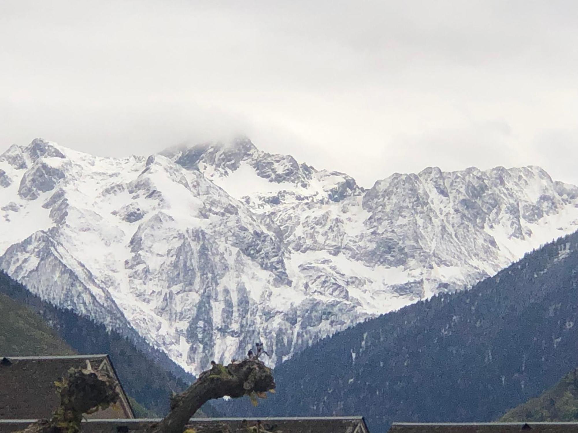 Appart T 3 Bagneres-De-Luchon Vue Montagne - Piscine Mi Juin Buitenkant foto